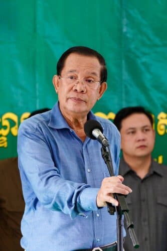 សម្តេចតេជោ ហ៊ុន សែន សុំទោស​ប្រជាពលរដ្ឋ ​ដែលគ្រាខ្លួននៅជានាយករដ្ឋមន្ត្រី «មិន​បានត្រៀមខ្លួនដើម្បីការប្រយុទ្ធមួយ ព្រោះ​ទុកចិត្តគេពេក»