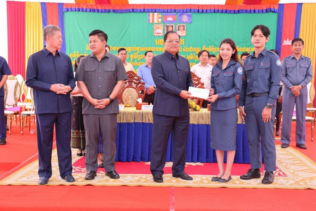 ក្រសួងរៀបចំដែនដី និងរដ្ឋបាលខេត្តកណ្តាល ចែកវិញ្ញាបនបត្រសម្គាល់ម្ចាស់អចលនវត្ថុចំនួន ១២,៤២៥ប័ណ្ណ នៅស្រុកកៀនស្វាយ ខេត្តកណ្ដាល