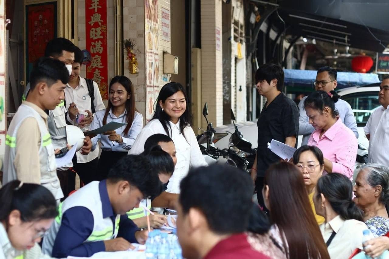 ក្រុមការងារក្រសួងរៀបចំដែនដី នគរូបនីយកម្ម និងសំណង់ ចុះធ្វើអត្តសញ្ញាណកម្មប្រជាពលរដ្ឋដែលស្នាក់នៅក្នុងអគារអតីតសណ្ឋាគារហុងកុង