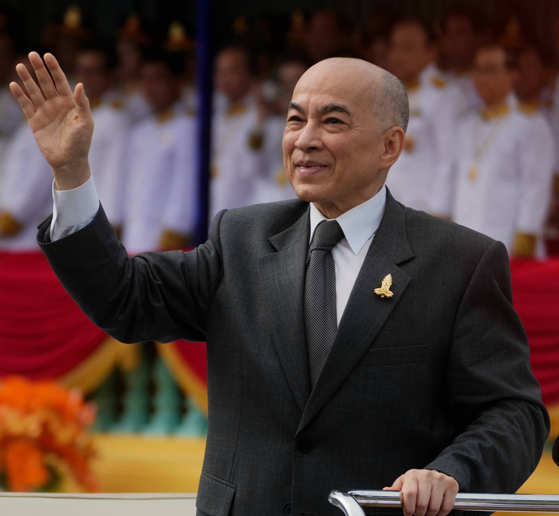 ព្រះករុណាជាអម្ចាស់ជីវិតលើត្បូង ជាទីគោរពសក្ការៈដ៏ខ្ពង់ខ្ពស់បំផុត ព្រះអង្គបានទួលបានការវះកាត់ព្យាបាលព្រះរោគមហារីកនៅក្រពេញប្រូស្តាត បានដោយជោគជ័យ