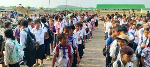 សកម្មភាពបង្រៀន និងរៀនថ្ងៃដំបូងរបស់លោកគ្រូ អ្នកគ្រូ និងសិស្សានុសិស្ស នៅជំរុំសុវត្ថិភាពភូមិស្លក្រាម ឃុំស្លក្រាម ស្រុកស្វាយចេក ខេត្តបន្ទាយមានជ័យ