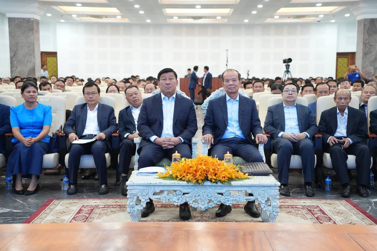 ក្រសួងរៀបចំដែនដី និងក្រសួងប្រៃសណីយ៍និងទូរគមនាគមន៍បានសហការគ្នា លើការសាងសង់ហេដ្ឋារចនាសម្ព័ន្ធទូរគមនាគមន៍ដែលបម្រើឱ្យវិស័យរៀបចំដែនដី នគរូបនីយកម្ម និងសំណង់