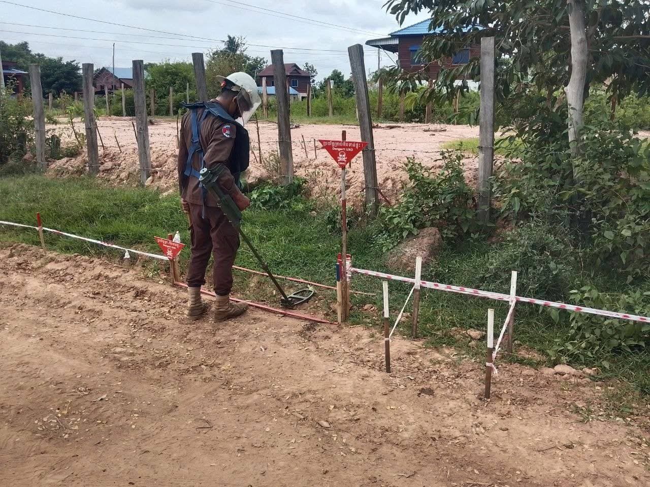 សំណល់យុទ្ធភណ្ឌមិនទាន់ផ្ទុះជាច្រើនបានរ៉ាយប៉ាយនៅតាមភូមិនៅខេត្តឧត្តរមានជ៍យ
